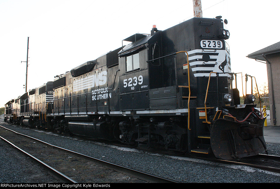 NS GP38-2 #5239